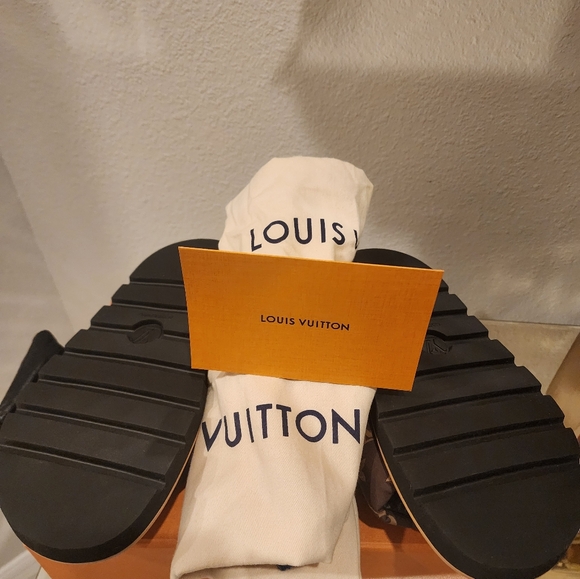 LOUIS VUITTON - Picture 5 of 5